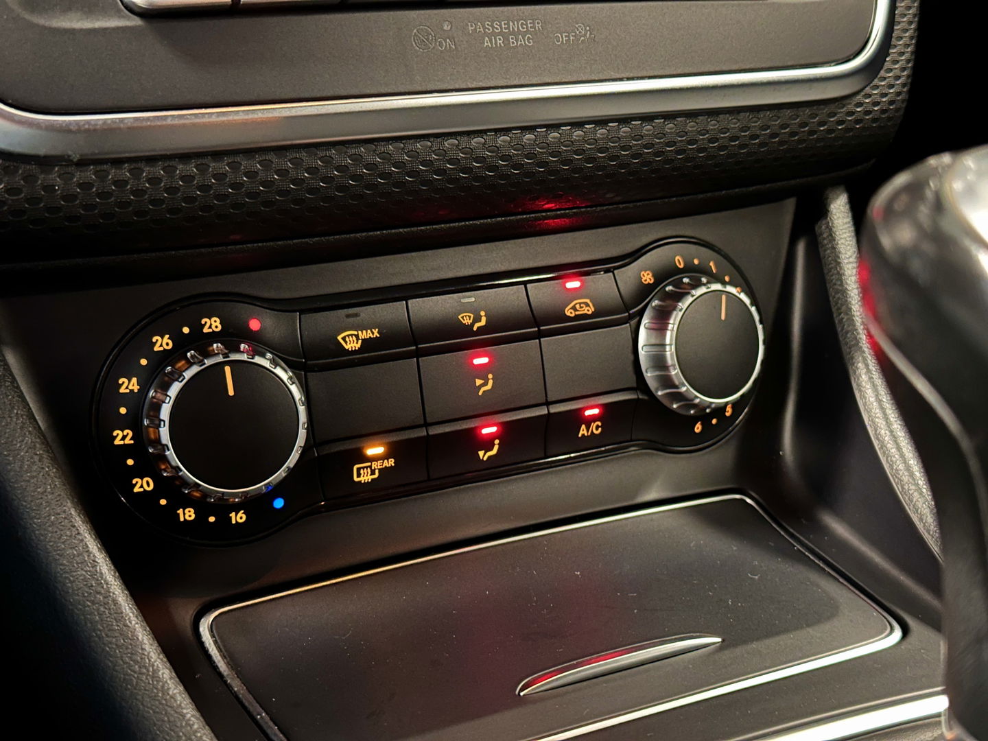 Mercedes-Benz A-Klasse 160 Ambition | Trekhaak | Cruise Control | Parkeersensoren | Navigatie | Isofix | Airconditioning | Bluetooth | Lichtmetaal 16" |