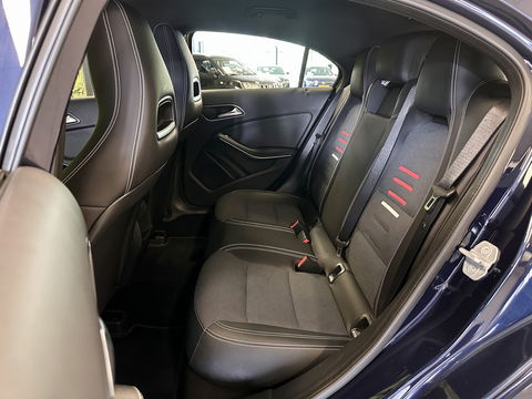 Mercedes-Benz A-Klasse 160 Ambition | Trekhaak | Cruise Control | Parkeersensoren | Navigatie | Isofix | Airconditioning | Bluetooth | Lichtmetaal 16" |