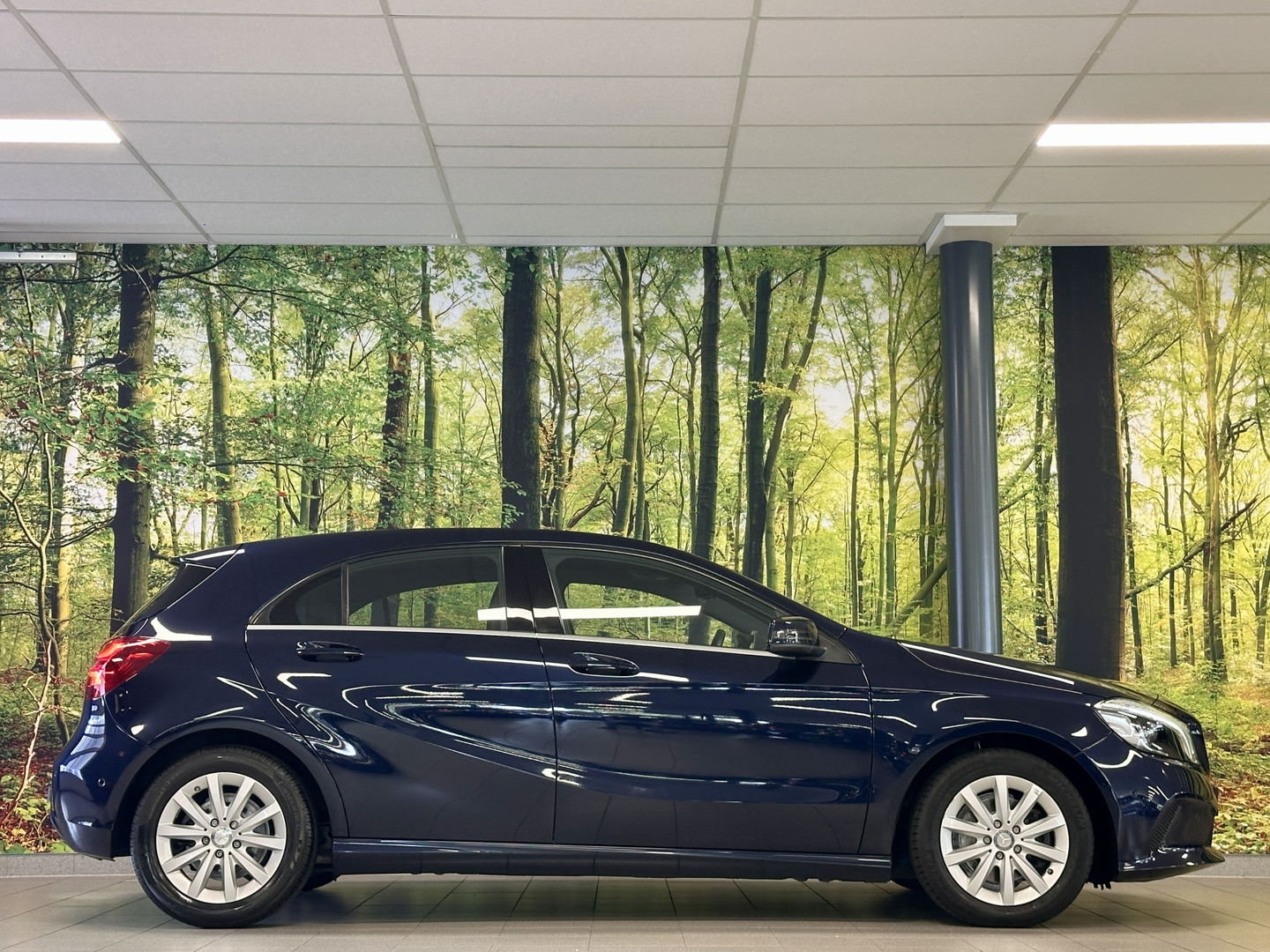Mercedes-Benz A-Klasse 160 Ambition | Trekhaak | Cruise Control | Parkeersensoren | Navigatie | Isofix | Airconditioning | Bluetooth | Lichtmetaal 16" |