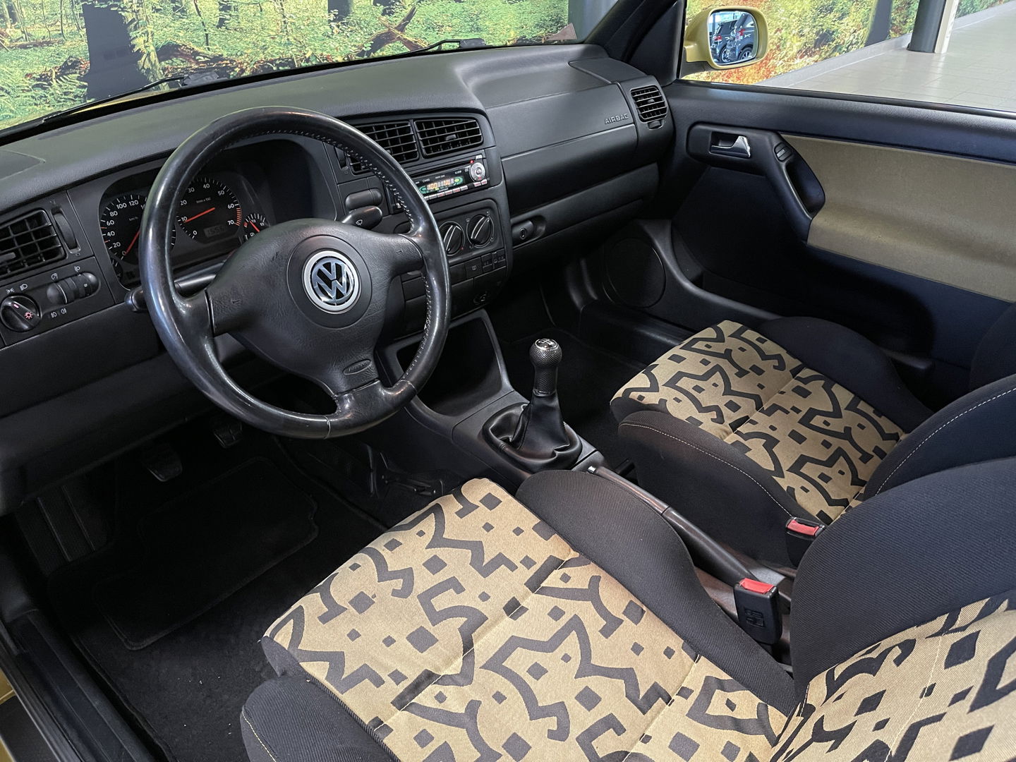 Volkswagen GOLF Cabriolet 1.8 Trendline | Cabriolet | Origineel Nederlands | BTW Factuur mogelijk Lichtmetaal 16'' | NAP | Elektrische Ramen | Elektrische Spiegels | Radio\Cd |