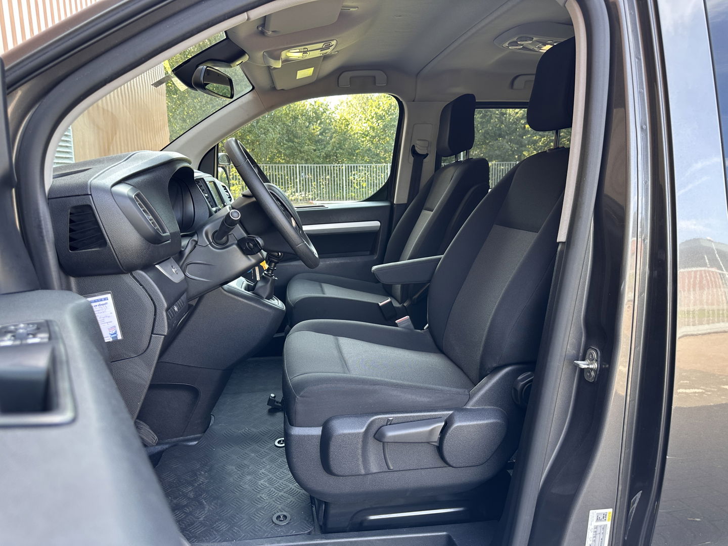 Peugeot Expert Traveller 8P 2.0 BlueHDi 150 Business Standard S&S | Marge! | Cruise Control | Parkeersensoren Achter | Apple Carplay/Android Auto | Navigatie | Isofix |