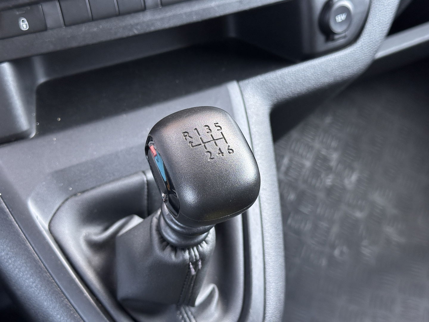 Peugeot Expert Traveller 8P 2.0 BlueHDi 150 Business Standard S&S | Marge! | Cruise Control | Parkeersensoren Achter | Apple Carplay/Android Auto | Navigatie | Isofix |