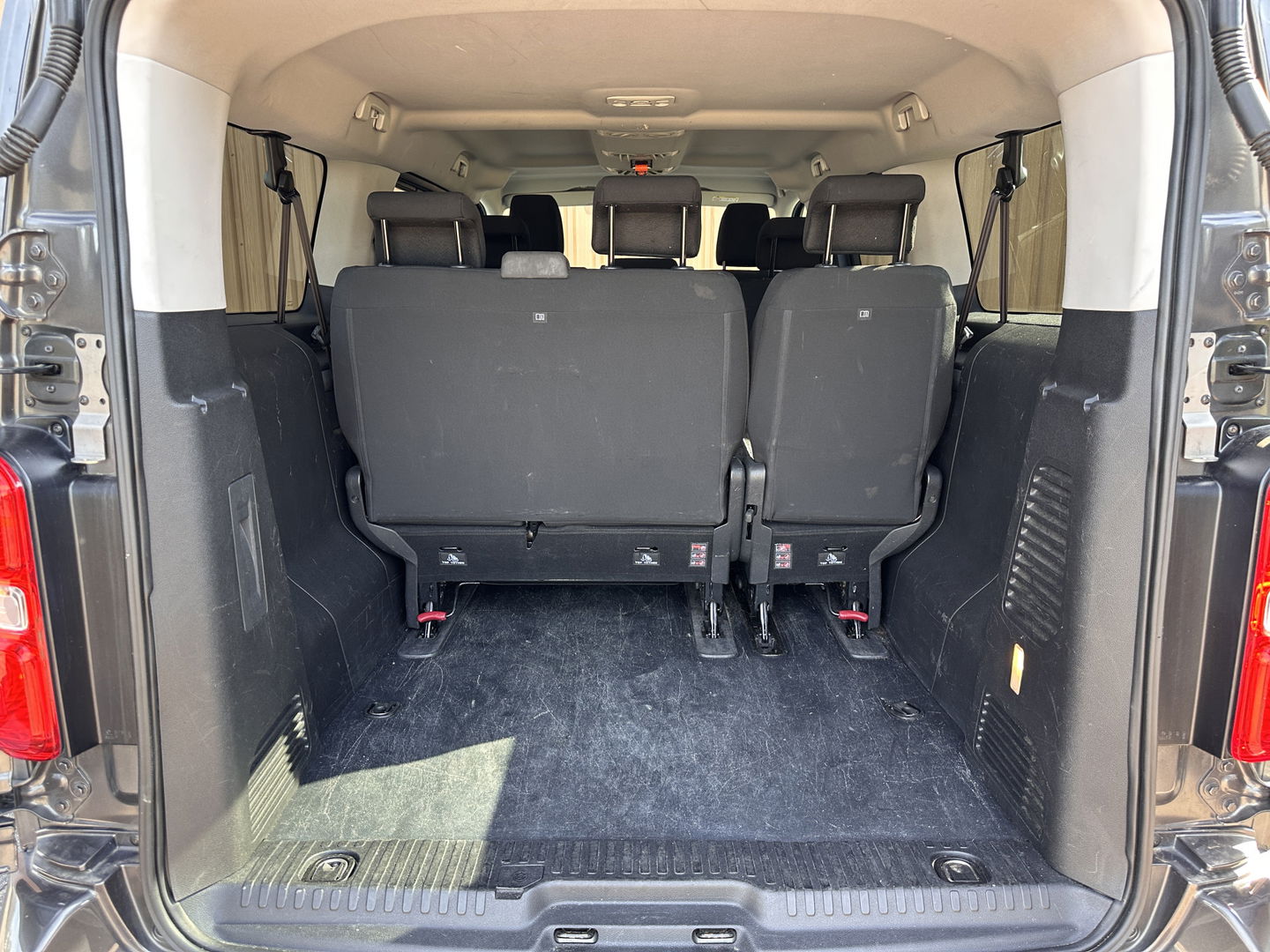 Peugeot Expert Traveller 8P 2.0 BlueHDi 150 Business Standard S&S | Marge! | Cruise Control | Parkeersensoren Achter | Apple Carplay/Android Auto | Navigatie | Isofix |