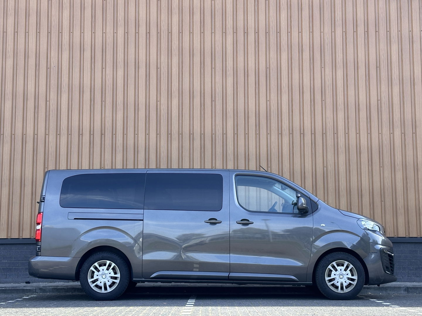 Peugeot Expert Traveller 8P 2.0 BlueHDi 150 Business Standard S&S | Marge! | Cruise Control | Parkeersensoren Achter | Apple Carplay/Android Auto | Navigatie | Isofix |