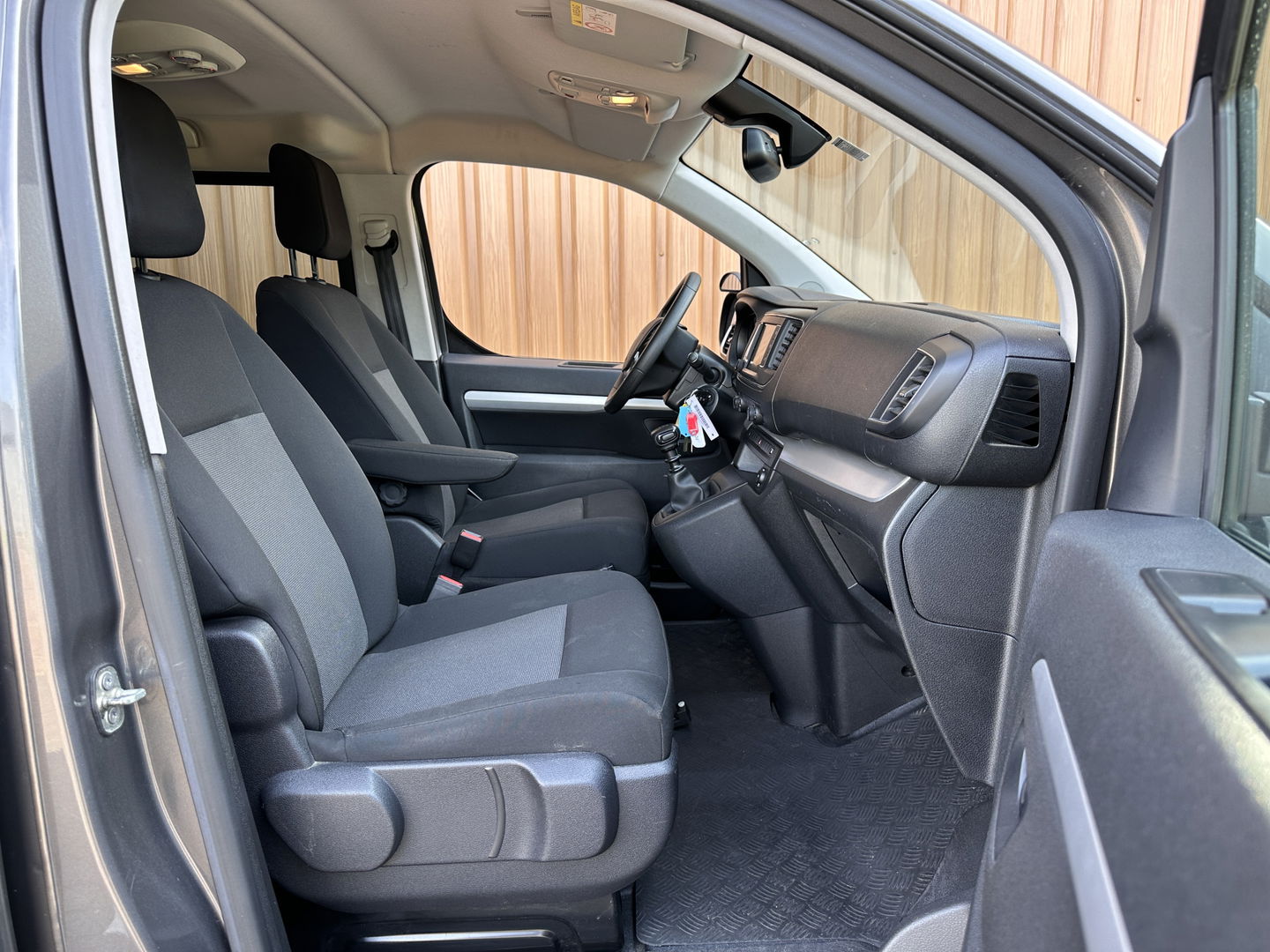 Peugeot Expert Traveller 8P 2.0 BlueHDi 150 Business Standard S&S | Marge! | Cruise Control | Parkeersensoren Achter | Apple Carplay/Android Auto | Navigatie | Isofix |