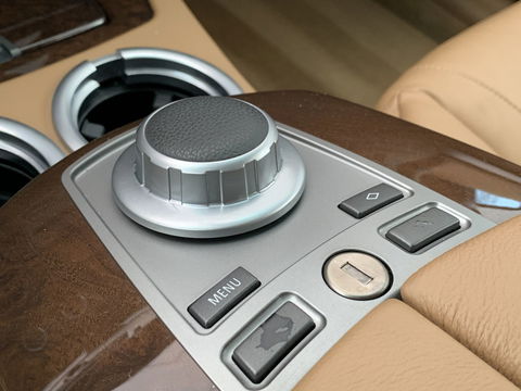 BMW 7 Serie 740i | Youngtimer! | Cruise control | 2e eigenaar | 8 cilinder | Parkeersensoren | Navigatie | Dealer onderhouden |