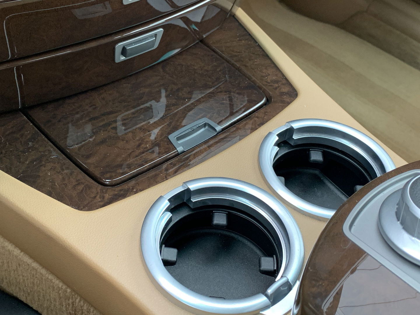 BMW 7 Serie 740i | Youngtimer! | Cruise control | 2e eigenaar | 8 cilinder | Parkeersensoren | Navigatie | Dealer onderhouden |