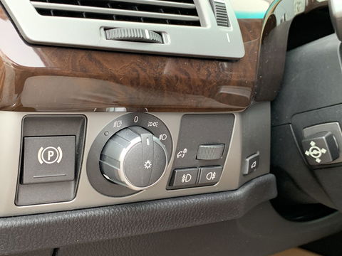 BMW 7 Serie 740i | Youngtimer! | Cruise control | 2e eigenaar | 8 cilinder | Parkeersensoren | Navigatie | Dealer onderhouden |