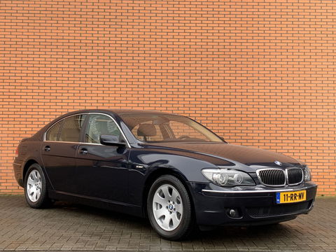 BMW 7 Serie 740i | Youngtimer! | Cruise control | 2e eigenaar | 8 cilinder | Parkeersensoren | Navigatie | Dealer onderhouden |