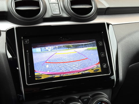Suzuki Swift 1.2 Style Smart Hybrid | Apple Carplay | Android Auto | Camera | Lane Assist | Dodehoeksensor | Navigatie | Stoelverwarming | Afneembare Trekhaak | 16" Lichtmetaal | DAB |
