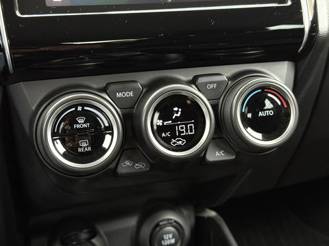 Suzuki Swift 1.2 Style Smart Hybrid | Apple Carplay | Android Auto | Camera | Lane Assist | Dodehoeksensor | Navigatie | Stoelverwarming | Afneembare Trekhaak | 16" Lichtmetaal | DAB |