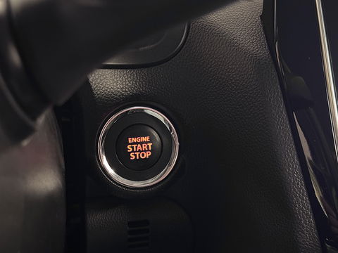 Suzuki Swift 1.2 Style Smart Hybrid | Apple Carplay | Android Auto | Camera | Lane Assist | Dodehoeksensor | Navigatie | Stoelverwarming | Afneembare Trekhaak | 16" Lichtmetaal | DAB |