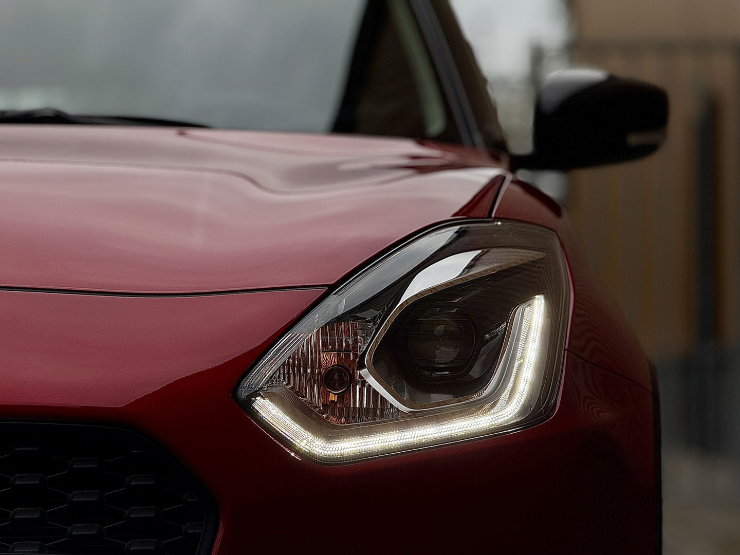 Suzuki Swift 1.2 Style Smart Hybrid | Apple Carplay | Android Auto | Camera | Lane Assist | Dodehoeksensor | Navigatie | Stoelverwarming | Afneembare Trekhaak | 16" Lichtmetaal | DAB |