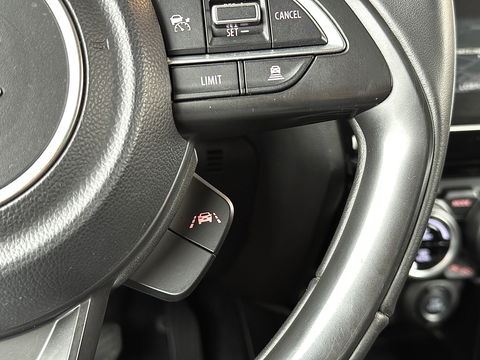 Suzuki Swift 1.2 Style Smart Hybrid | Apple Carplay | Android Auto | Camera | Lane Assist | Dodehoeksensor | Navigatie | Stoelverwarming | Afneembare Trekhaak | 16" Lichtmetaal | DAB |