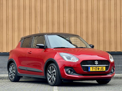 Suzuki Swift 1.2 Style Smart Hybrid | Apple Carplay | Android Auto | Camera | Lane Assist | Dodehoeksensor | Navigatie | Stoelverwarming | Afneembare Trekhaak | 16" Lichtmetaal | DAB |