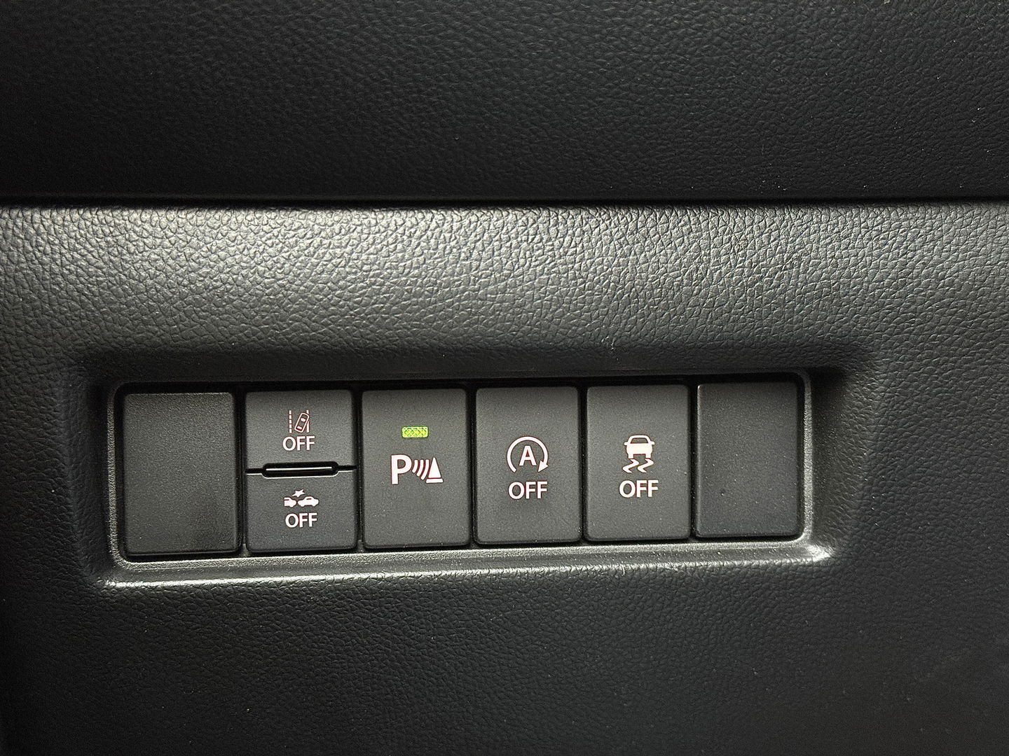 Suzuki Swift 1.2 Style Smart Hybrid | Apple Carplay | Android Auto | Camera | Lane Assist | Dodehoeksensor | Navigatie | Stoelverwarming | Afneembare Trekhaak | 16" Lichtmetaal | DAB |
