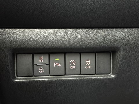 Suzuki Swift 1.2 Style Smart Hybrid | Apple Carplay | Android Auto | Camera | Lane Assist | Dodehoeksensor | Navigatie | Stoelverwarming | Afneembare Trekhaak | 16" Lichtmetaal | DAB |