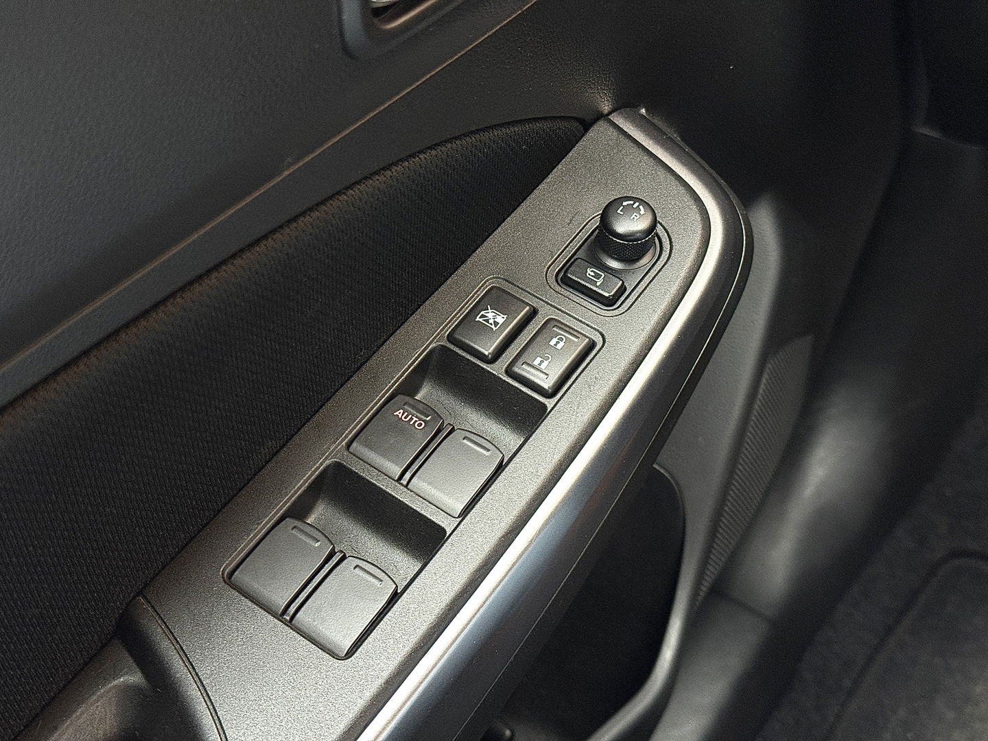 Suzuki Swift 1.2 Style Smart Hybrid | Apple Carplay | Android Auto | Camera | Lane Assist | Dodehoeksensor | Navigatie | Stoelverwarming | Afneembare Trekhaak | 16" Lichtmetaal | DAB |