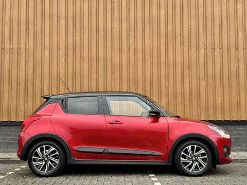 Suzuki Swift 1.2 Style Smart Hybrid | Apple Carplay | Android Auto | Camera | Lane Assist | Dodehoeksensor | Navigatie | Stoelverwarming | Afneembare Trekhaak | 16" Lichtmetaal | DAB |