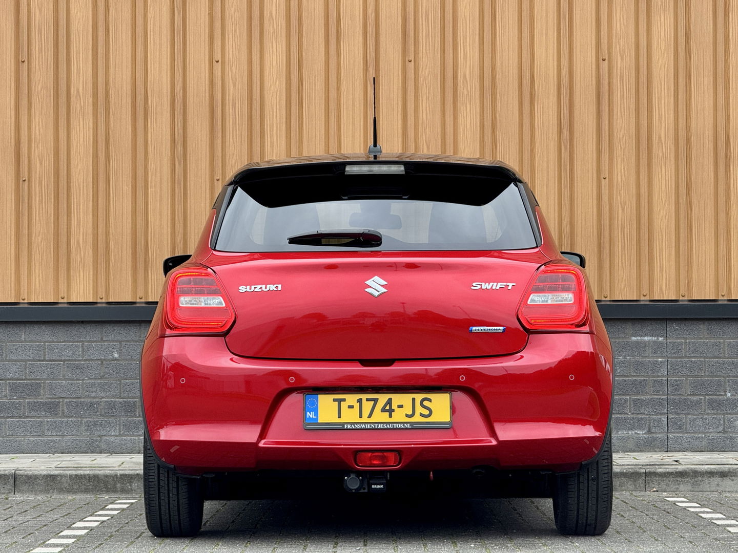 Suzuki Swift 1.2 Style Smart Hybrid | Apple Carplay | Android Auto | Camera | Lane Assist | Dodehoeksensor | Navigatie | Stoelverwarming | Afneembare Trekhaak | 16" Lichtmetaal | DAB |