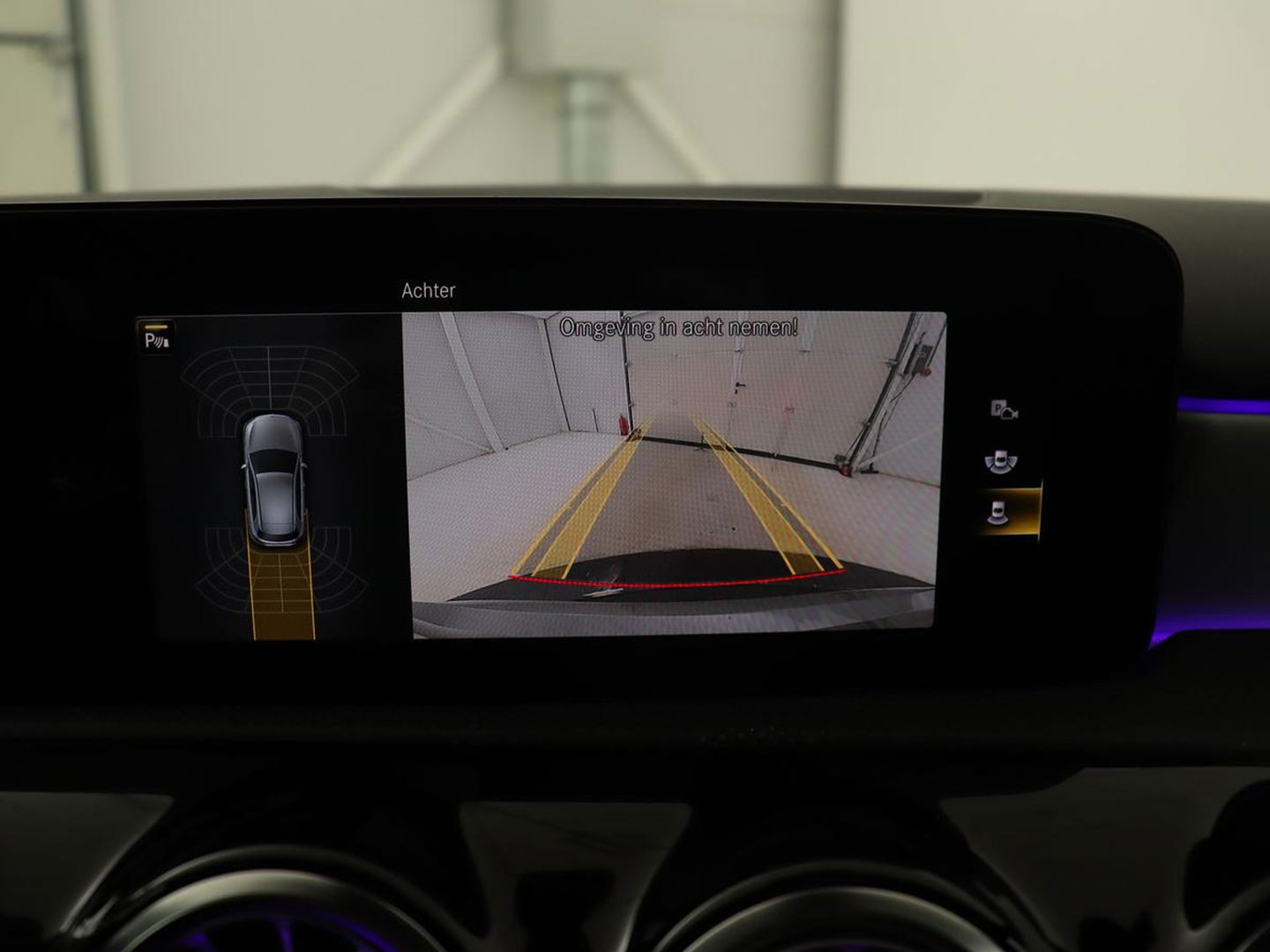 Mercedes-Benz A-Klasse 180 Business Solution AMG | Stoelverwarming | Leder/Alcantara | Camera | Navigatie | Widescreen | LED