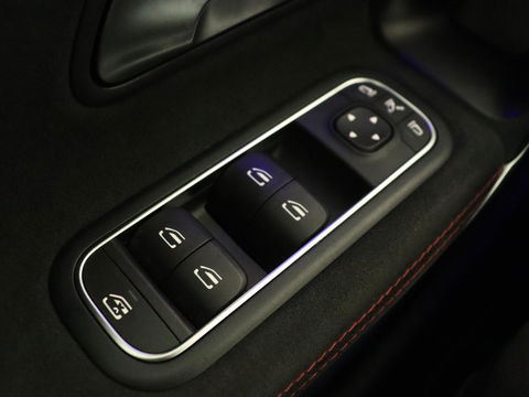 Mercedes-Benz A-Klasse 180 Business Solution AMG | Stoelverwarming | Leder/Alcantara | Camera | Navigatie | Widescreen | LED
