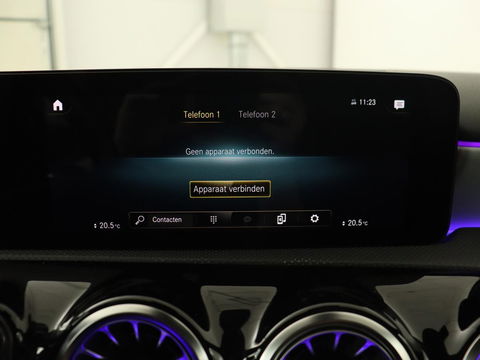 Mercedes-Benz A-Klasse 180 Business Solution AMG | Stoelverwarming | Leder/Alcantara | Camera | Navigatie | Widescreen | LED