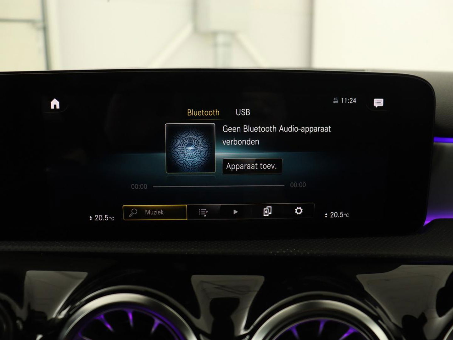 Mercedes-Benz A-Klasse 180 Business Solution AMG | Stoelverwarming | Leder/Alcantara | Camera | Navigatie | Widescreen | LED