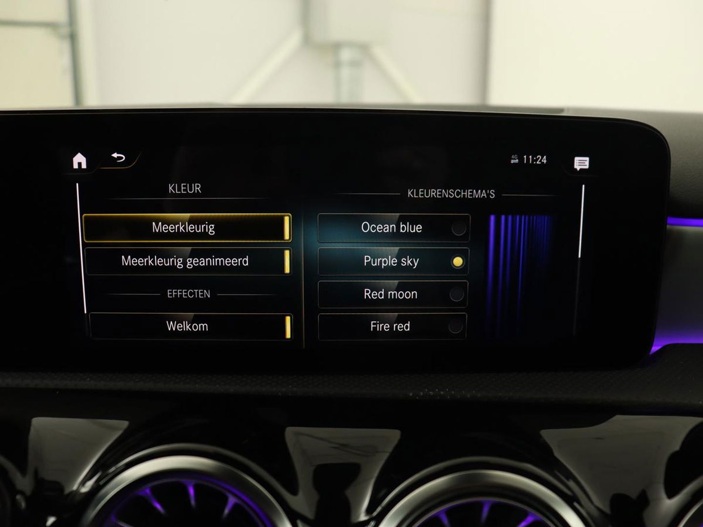 Mercedes-Benz A-Klasse 180 Business Solution AMG | Stoelverwarming | Leder/Alcantara | Camera | Navigatie | Widescreen | LED