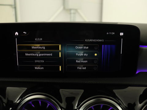 Mercedes-Benz A-Klasse 180 Business Solution AMG | Stoelverwarming | Leder/Alcantara | Camera | Navigatie | Widescreen | LED