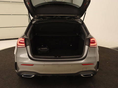 Mercedes-Benz A-Klasse 180 Business Solution AMG | Stoelverwarming | Leder/Alcantara | Camera | Navigatie | Widescreen | LED