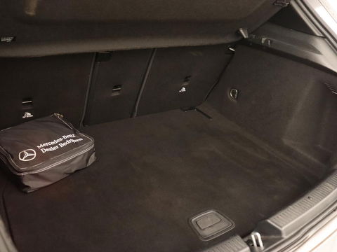 Mercedes-Benz A-Klasse 180 Business Solution AMG | Stoelverwarming | Leder/Alcantara | Camera | Navigatie | Widescreen | LED