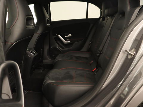 Mercedes-Benz A-Klasse 180 Business Solution AMG | Stoelverwarming | Leder/Alcantara | Camera | Navigatie | Widescreen | LED