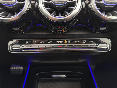 Mercedes-Benz GLB 250 4MATIC Premium Aut. *PANO | LEATHER-MICROFIBRE | FULL-LED | BURMESTER-SOUND | TOP-VIEW | ADAPTIVE-CRUISE | BLIND-SPOT | MEMORY-PACK | WIDESCREEN-COCKPIT | KEYLESS | HEATED-SPORTSEATS | AMBIENT-LIGHT | CARPL