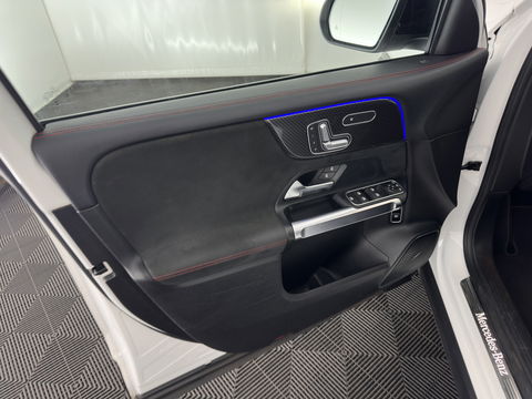 Mercedes-Benz GLB 250 4MATIC Premium Aut. *PANO | LEATHER-MICROFIBRE | FULL-LED | BURMESTER-SOUND | TOP-VIEW | ADAPTIVE-CRUISE | BLIND-SPOT | MEMORY-PACK | WIDESCREEN-COCKPIT | KEYLESS | HEATED-SPORTSEATS | AMBIENT-LIGHT | CARPL