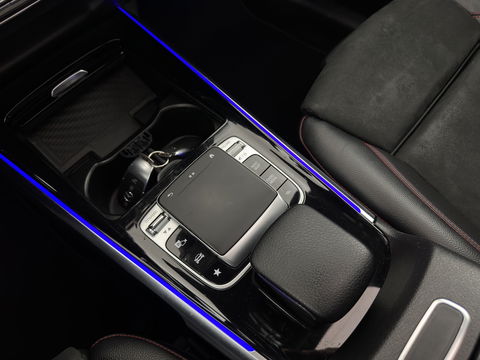 Mercedes-Benz GLB 250 4MATIC Premium Aut. *PANO | LEATHER-MICROFIBRE | FULL-LED | BURMESTER-SOUND | TOP-VIEW | ADAPTIVE-CRUISE | BLIND-SPOT | MEMORY-PACK | WIDESCREEN-COCKPIT | KEYLESS | HEATED-SPORTSEATS | AMBIENT-LIGHT | CARPL
