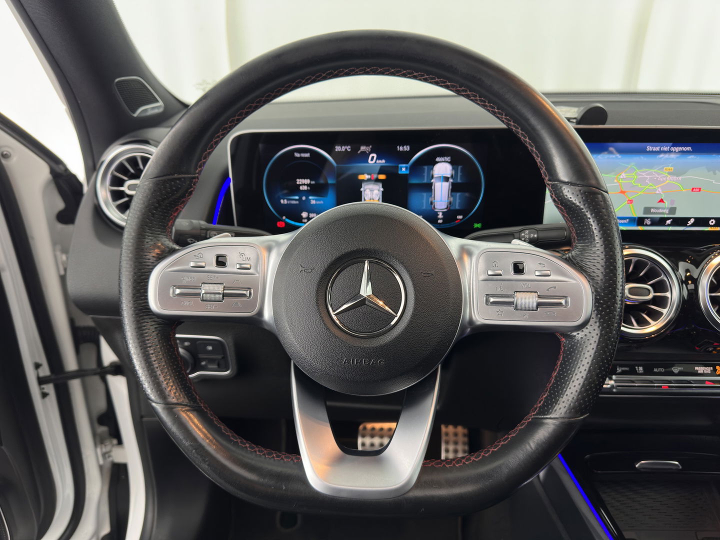 Mercedes-Benz GLB 250 4MATIC Premium Aut. *PANO | LEATHER-MICROFIBRE | FULL-LED | BURMESTER-SOUND | TOP-VIEW | ADAPTIVE-CRUISE | BLIND-SPOT | MEMORY-PACK | WIDESCREEN-COCKPIT | KEYLESS | HEATED-SPORTSEATS | AMBIENT-LIGHT | CARPL