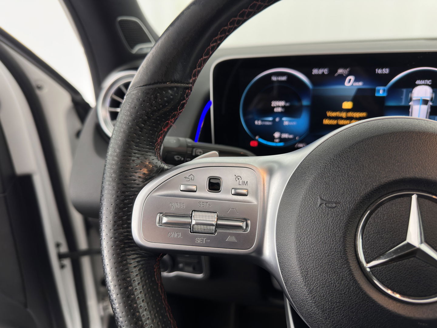 Mercedes-Benz GLB 250 4MATIC Premium Aut. *PANO | LEATHER-MICROFIBRE | FULL-LED | BURMESTER-SOUND | TOP-VIEW | ADAPTIVE-CRUISE | BLIND-SPOT | MEMORY-PACK | WIDESCREEN-COCKPIT | KEYLESS | HEATED-SPORTSEATS | AMBIENT-LIGHT | CARPL