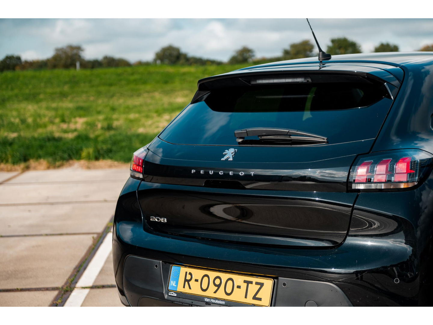 Peugeot 208 1.2 PureTech Active Pack | NAVI | 16" LM VELGEN | CRUISE