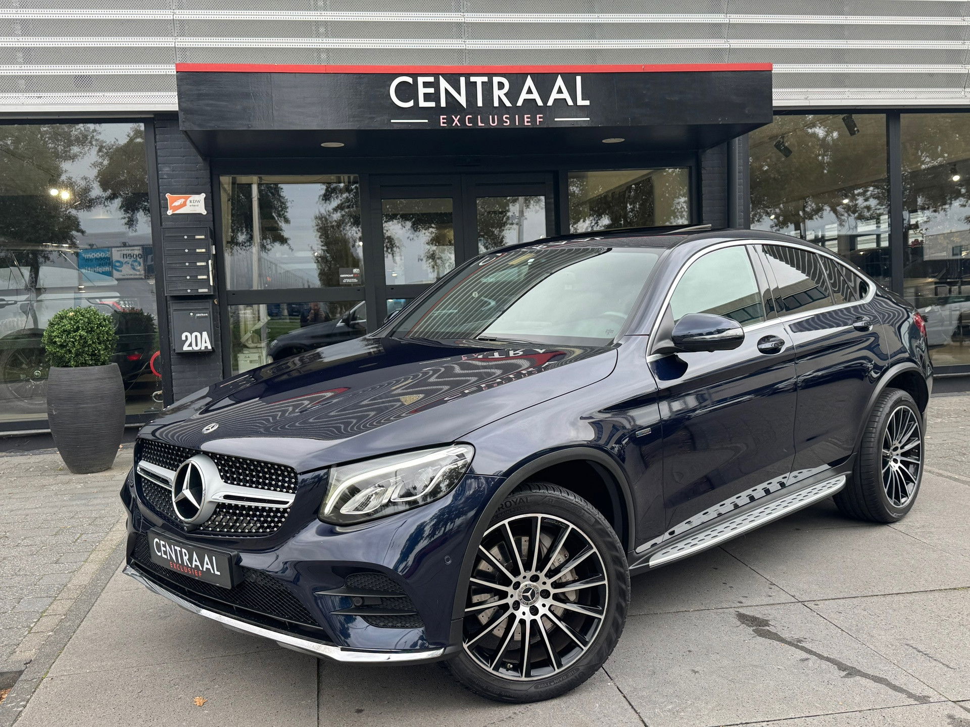 Mercedes-Benz GLC Coupé 350e 4Matic AMG|Schuifdak|360Camera|Carplay|Keyless|Leder|Navi|320PK