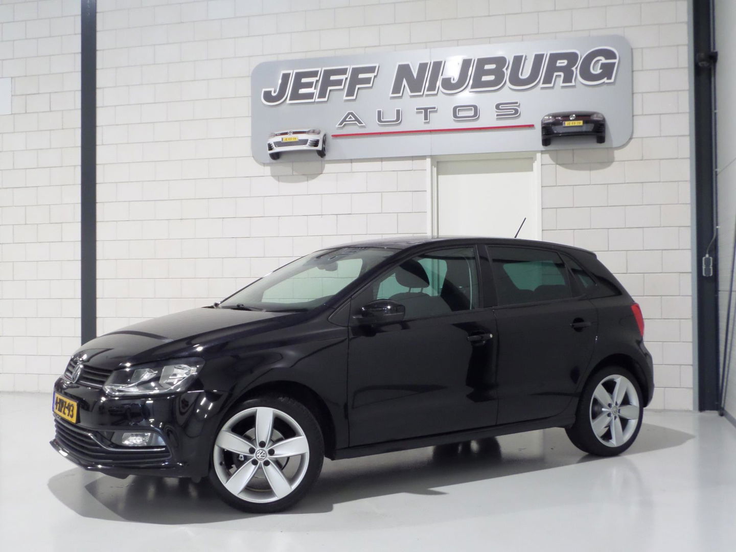Volkswagen Polo 1.2 TSI Highline "Origineel NL!" 1e eigenaar! Trekhaak Bluetooth Parkeersensoren Cruise Climatronic 17"Velgen
