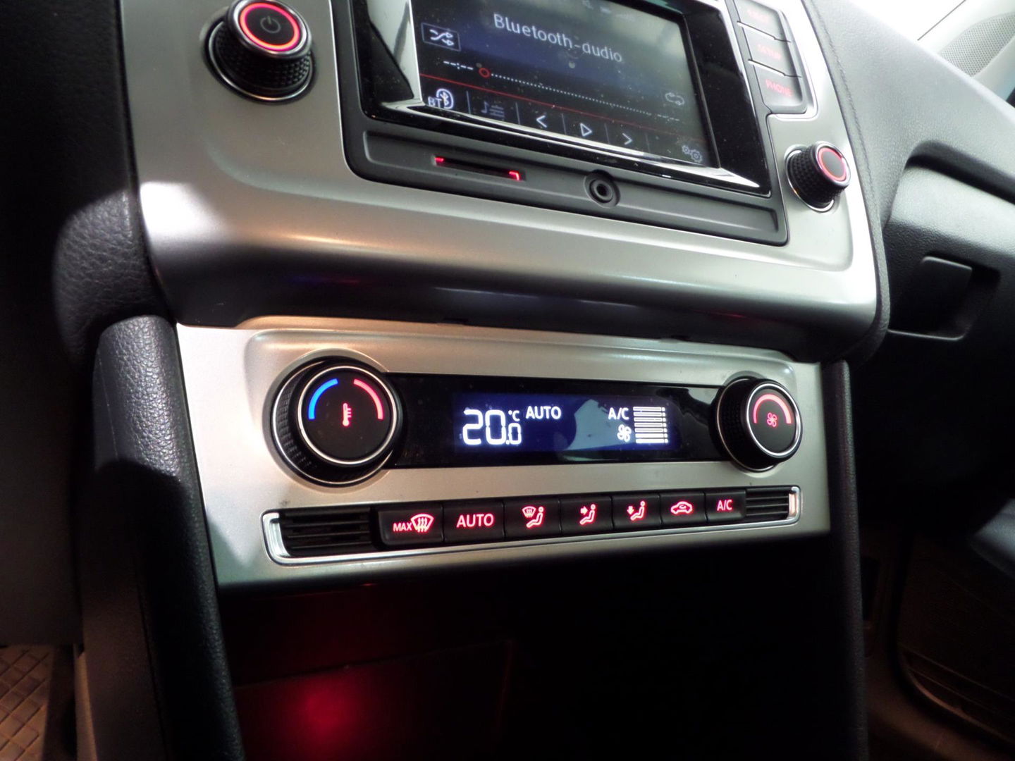 Volkswagen Polo 1.2 TSI Highline "Origineel NL!" 1e eigenaar! Trekhaak Bluetooth Parkeersensoren Cruise Climatronic 17"Velgen
