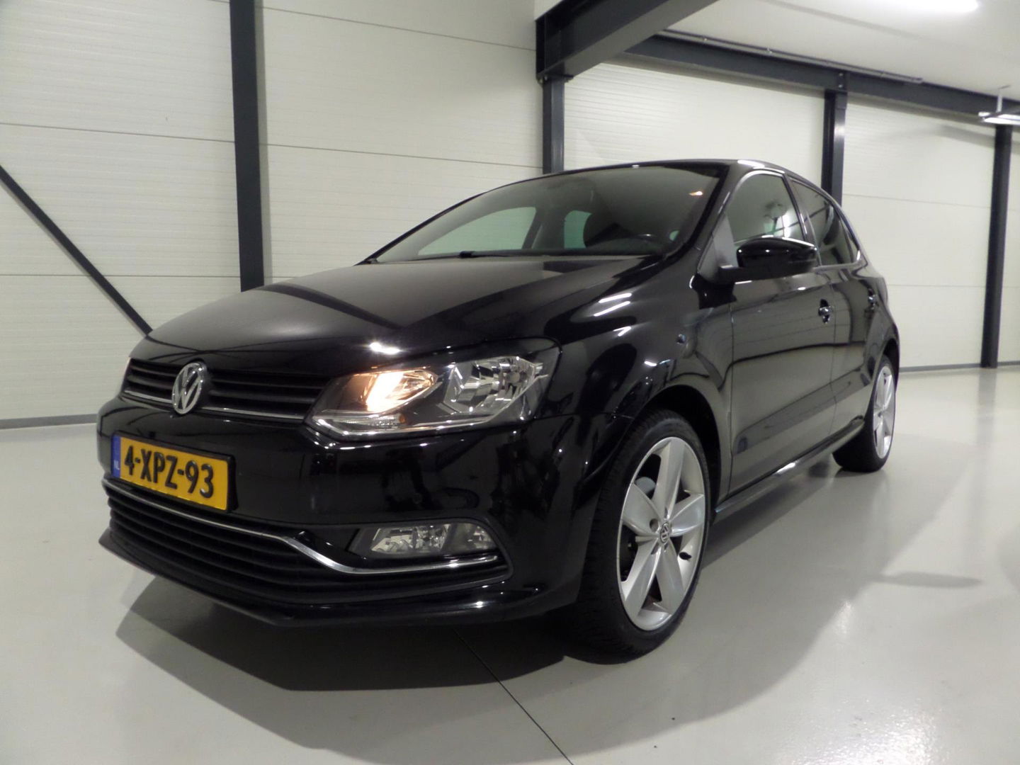 Volkswagen Polo 1.2 TSI Highline "Origineel NL!" 1e eigenaar! Trekhaak Bluetooth Parkeersensoren Cruise Climatronic 17"Velgen