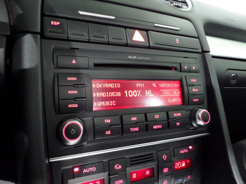 Audi A4 Cabriolet 2.0 TFSI S-Line "Automaat" Leer Xenon Stoelverwarming Bose Cruise-control Youngtimer in uniek mooie staat!