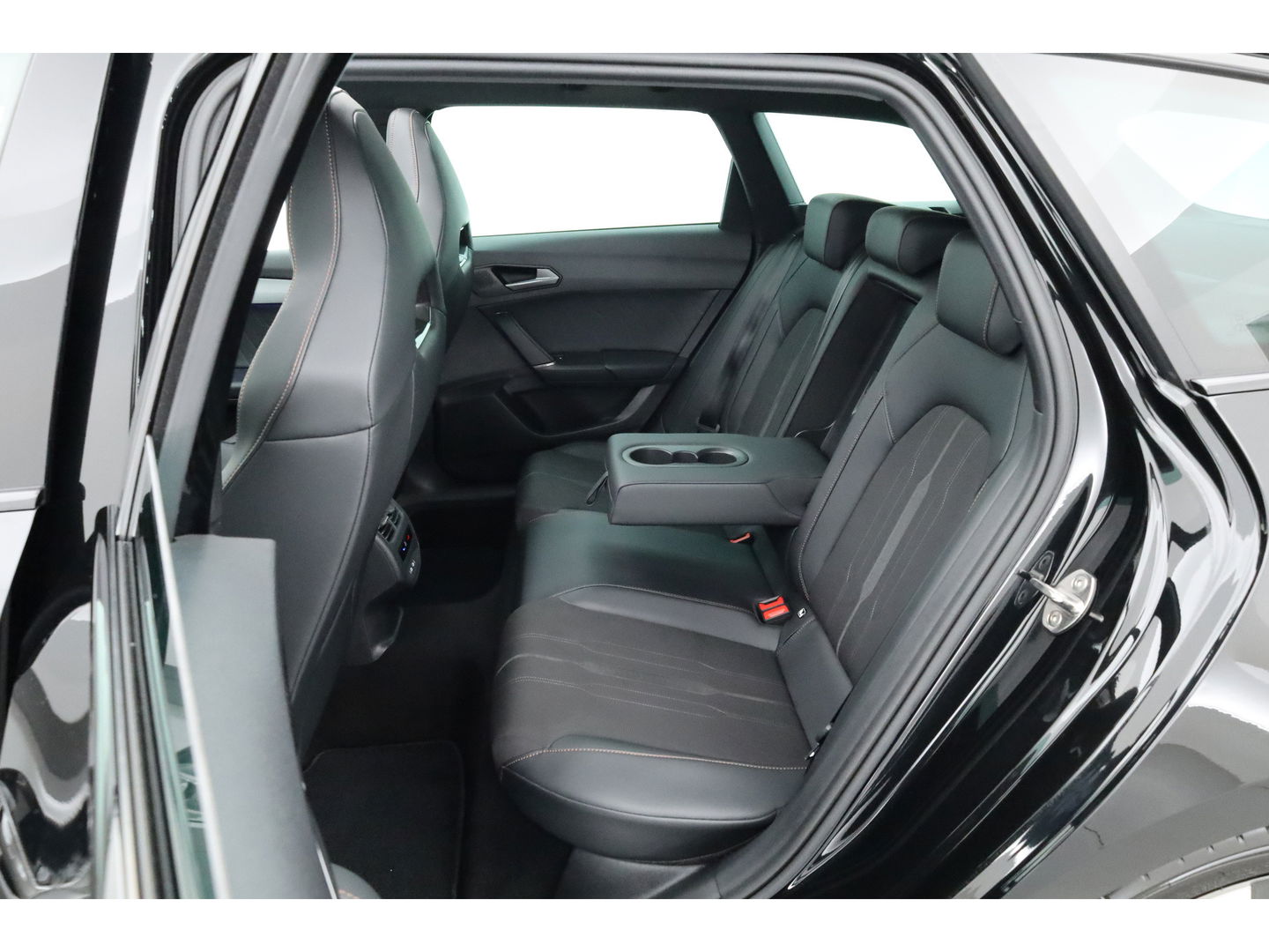 CUPRA Leon Sportstourer 1.4 e-Hybrid VZ 245pk | Pano | Adapt. Cruise | CarPlay | Stoel-Stuurverw. | Camera