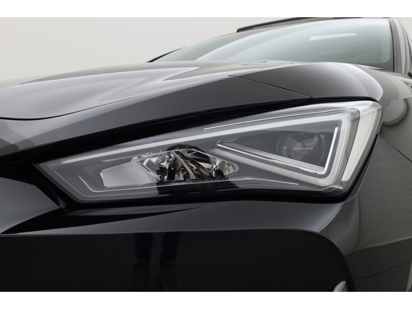 CUPRA Leon Sportstourer 1.4 e-Hybrid VZ 245pk | Pano | Adapt. Cruise | CarPlay | Stoel-Stuurverw. | Camera