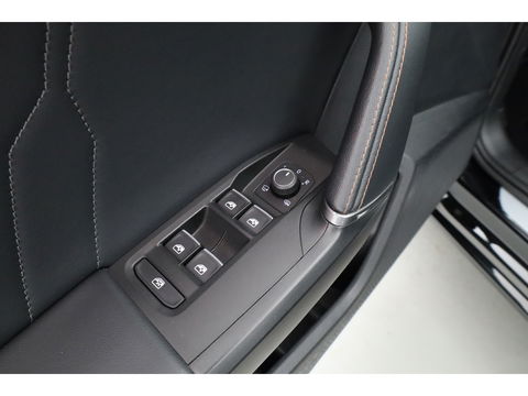 CUPRA Leon Sportstourer 1.4 e-Hybrid VZ 245pk | Pano | Adapt. Cruise | CarPlay | Stoel-Stuurverw. | Camera