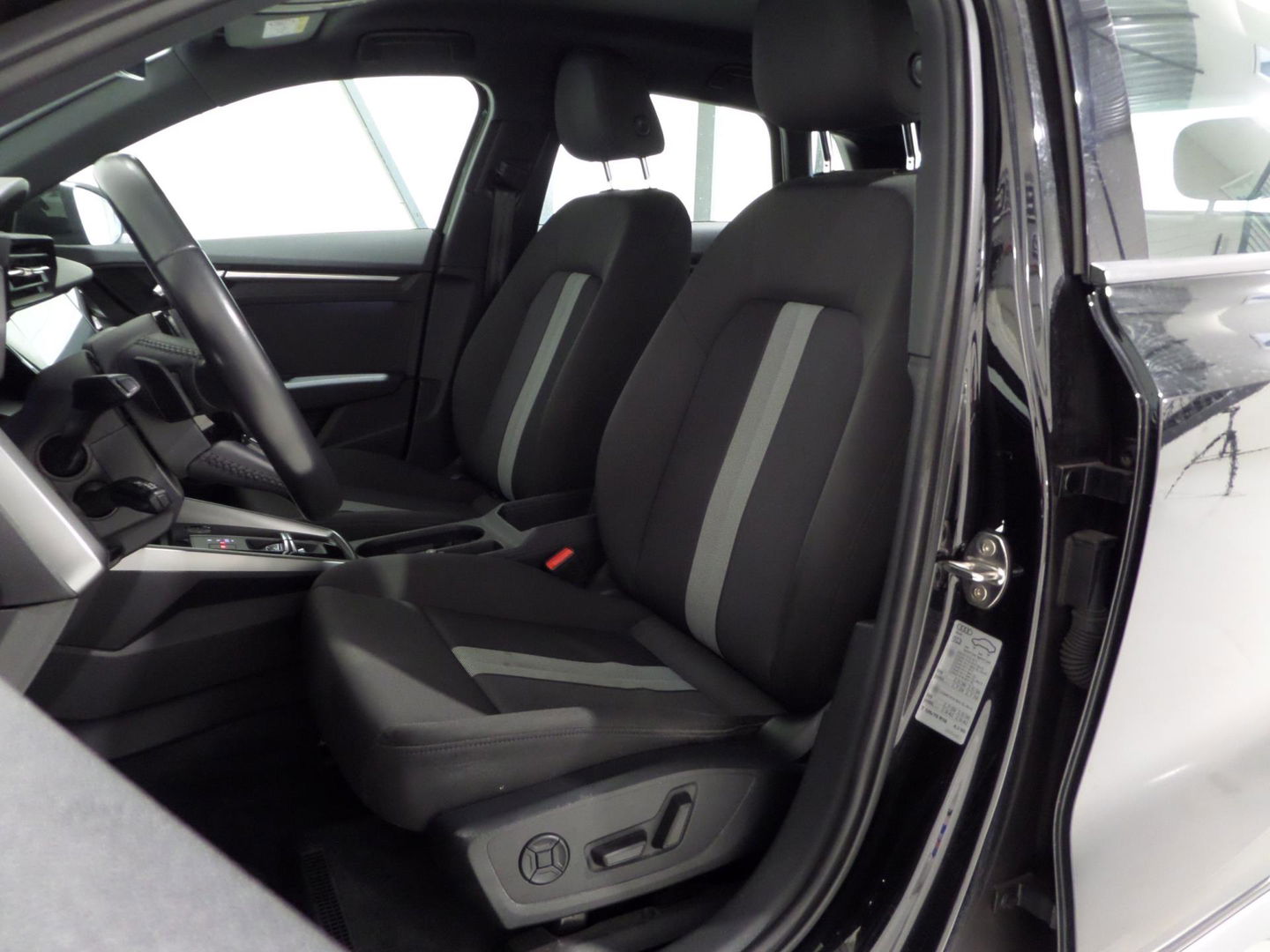 Audi A3 Sportback 35 TFSI 150PK S-Line edition "Automaat" Carplay Stoelverwarming Virtual Adaptive-cruise Elektrische-achterklep
