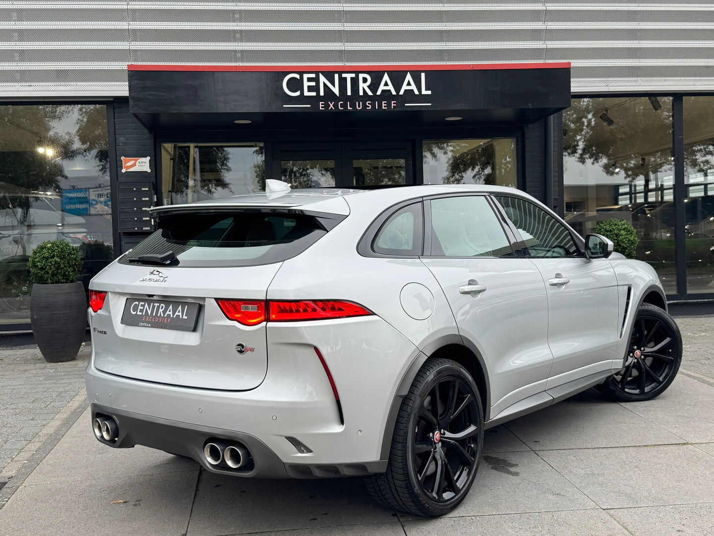 Jaguar F-Pace SVR 5.0 V8 AWD 550PK|Pano|Carbon|Meridian|Head-Up|Memory|ACC|360Camera|Carplay|Keyless|Leder