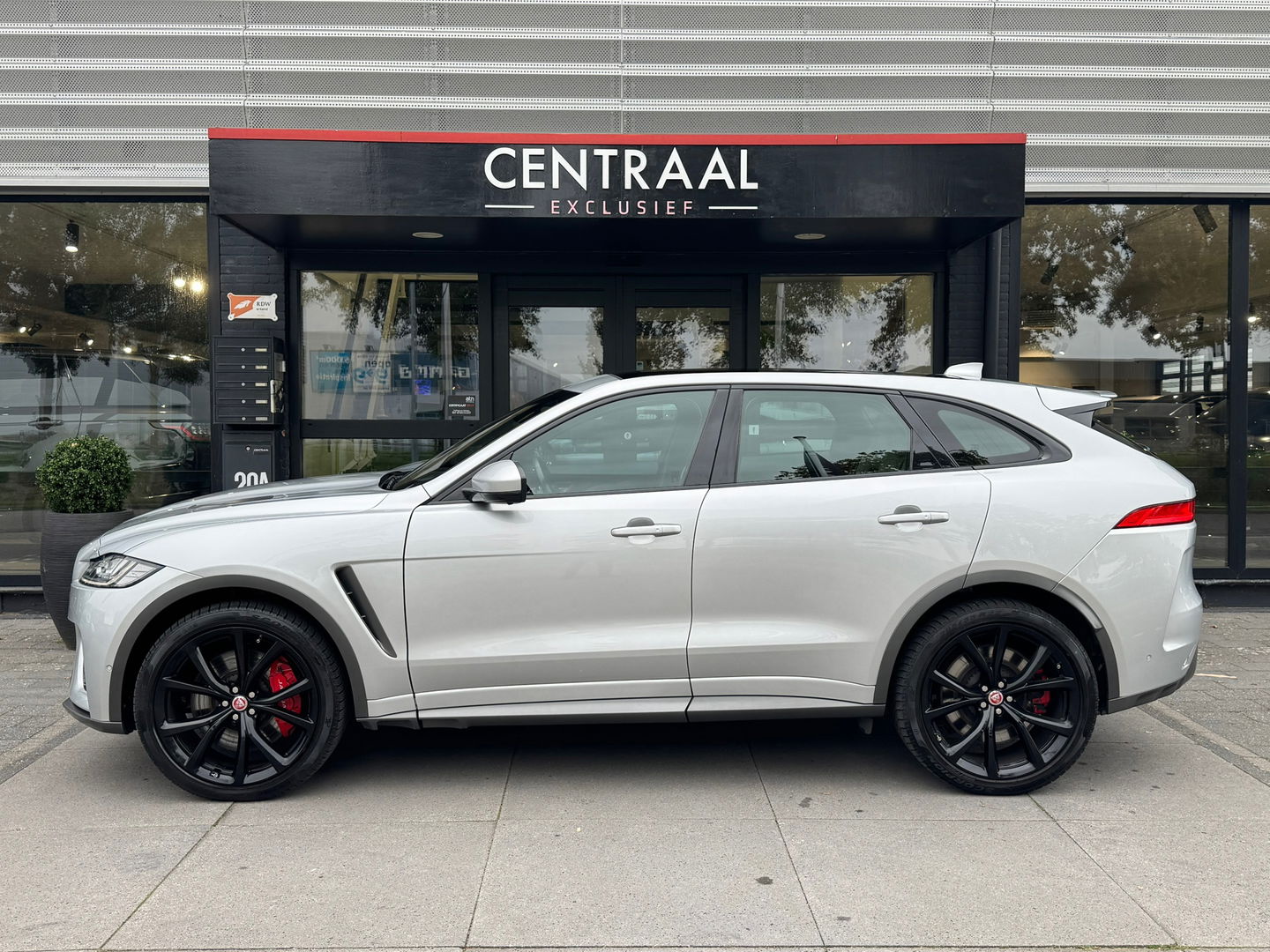 Jaguar F-Pace SVR 5.0 V8 AWD 550PK|Pano|Carbon|Meridian|Head-Up|Memory|ACC|360Camera|Carplay|Keyless|Leder